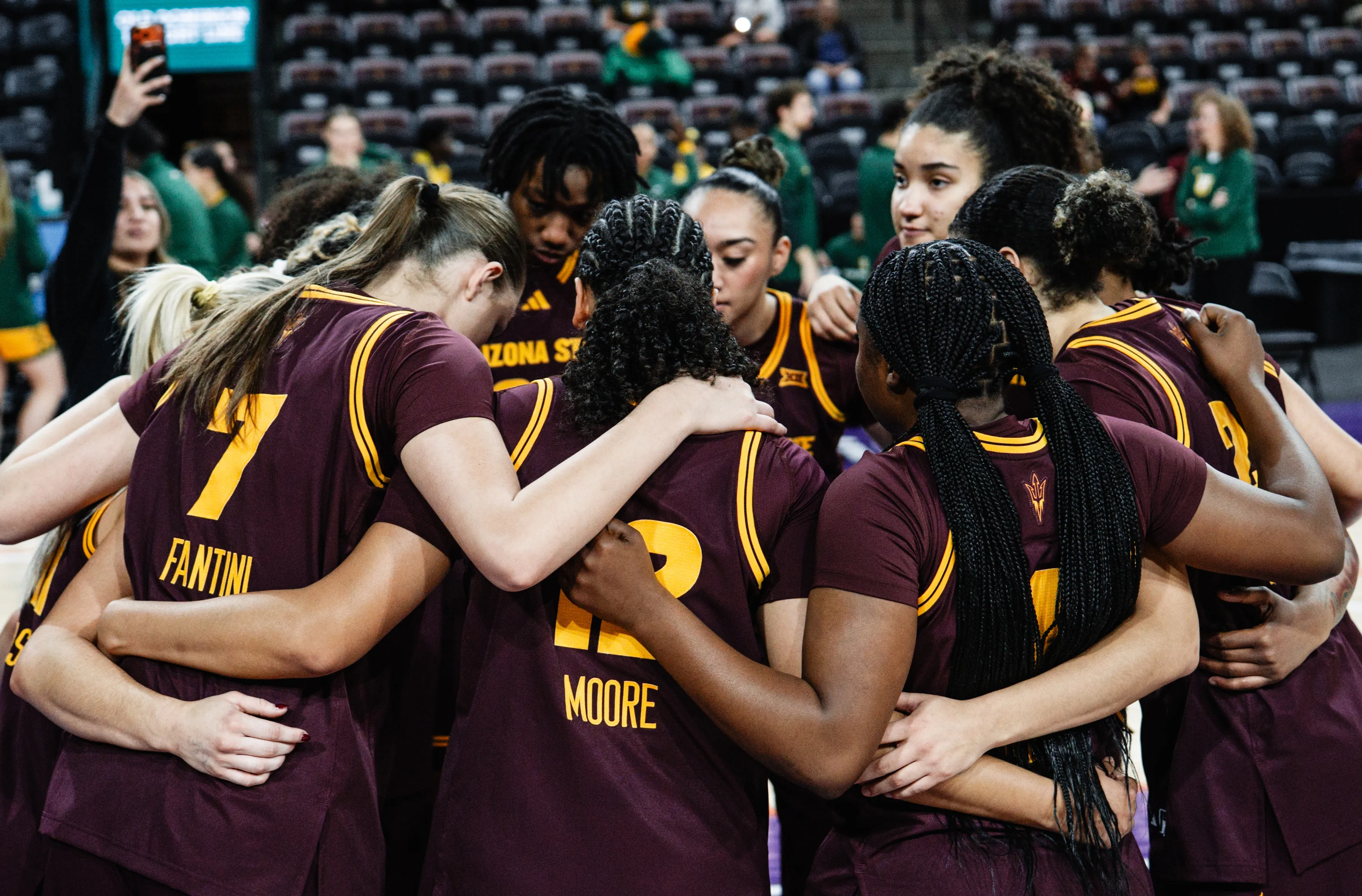 WBB huddles vs. San Fran
