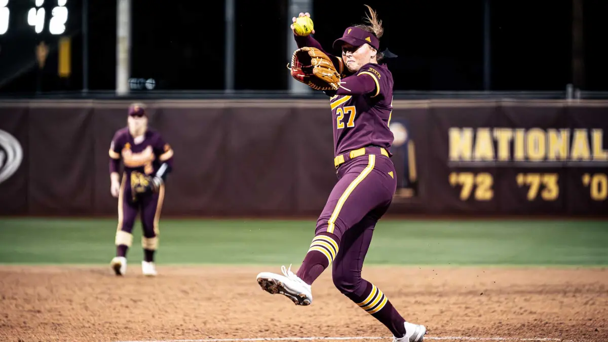 Meika Lauppe delivers a pitch against Oregon Meika Lauppe delivers a pitch against Oregon
