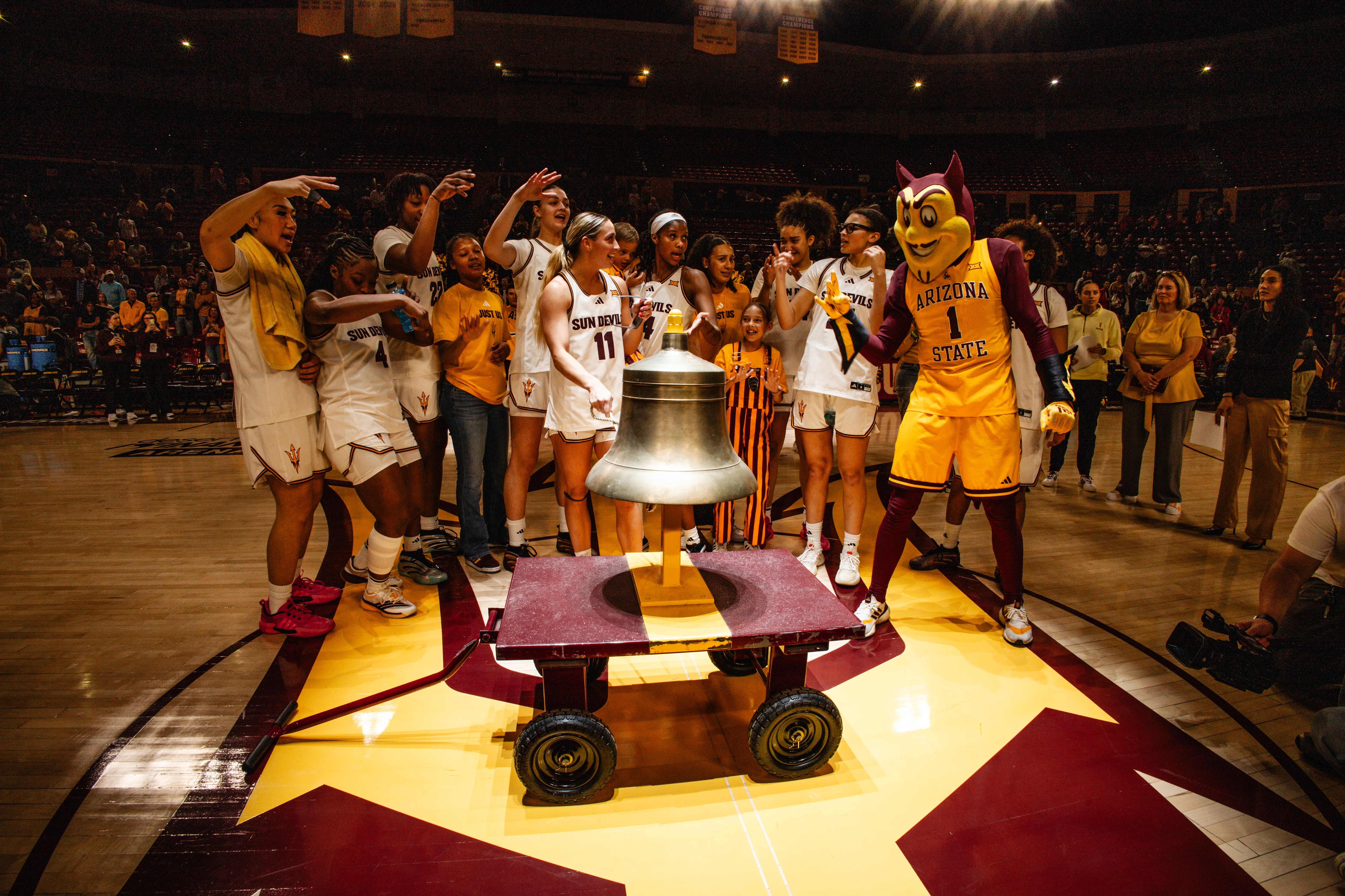 Women's Basketball rings the bell after beating Arizona on 1.28.26