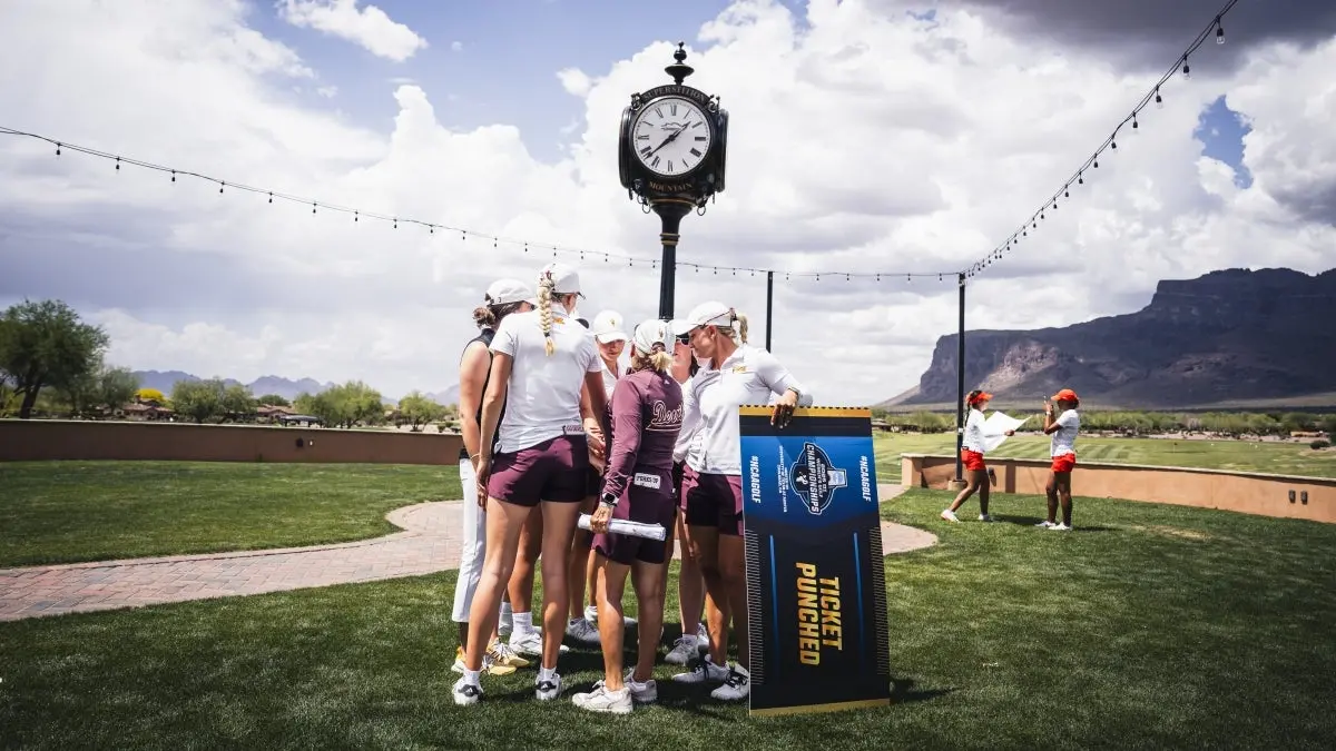Team Huddle at Gold Canyon Regional Team Huddle at Gold Canyon Regional