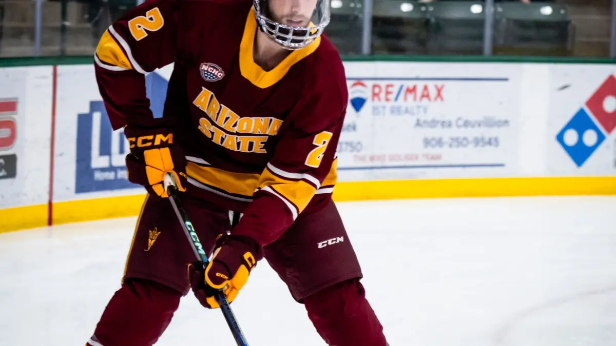 Noah Beck in warmups at Northern Michigan