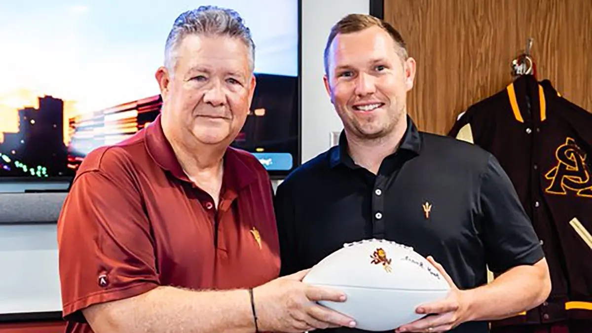 Kenny Dillingham awarded Frank Kush Awards for 2024-25 season.jpg Kenny Dillingham awarded Frank Kush Awards for 2024-25 season.jpg