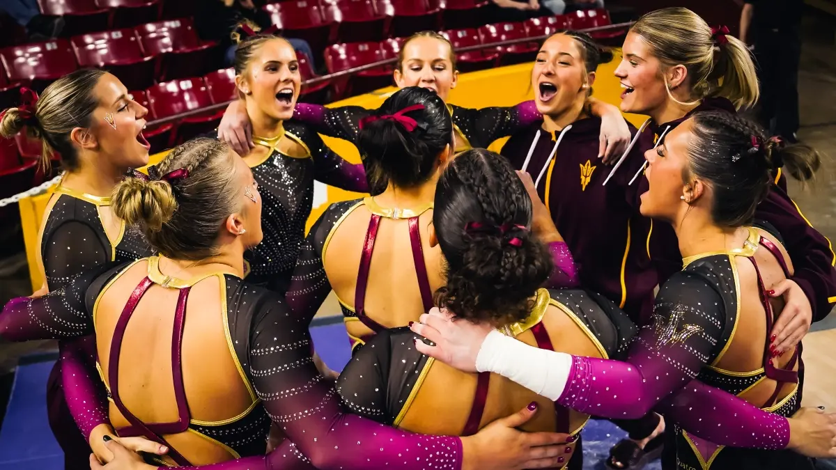Gymnasts huddle together to cheer during the Maroon and Gold Scrimamge Gymnasts huddle together to cheer during the Maroon and Gold Scrimamge