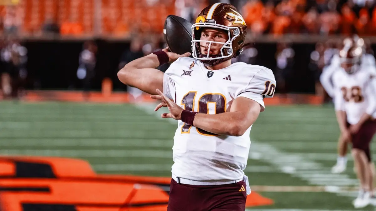 Sam Leavitt Warms Up at Oklahoma State