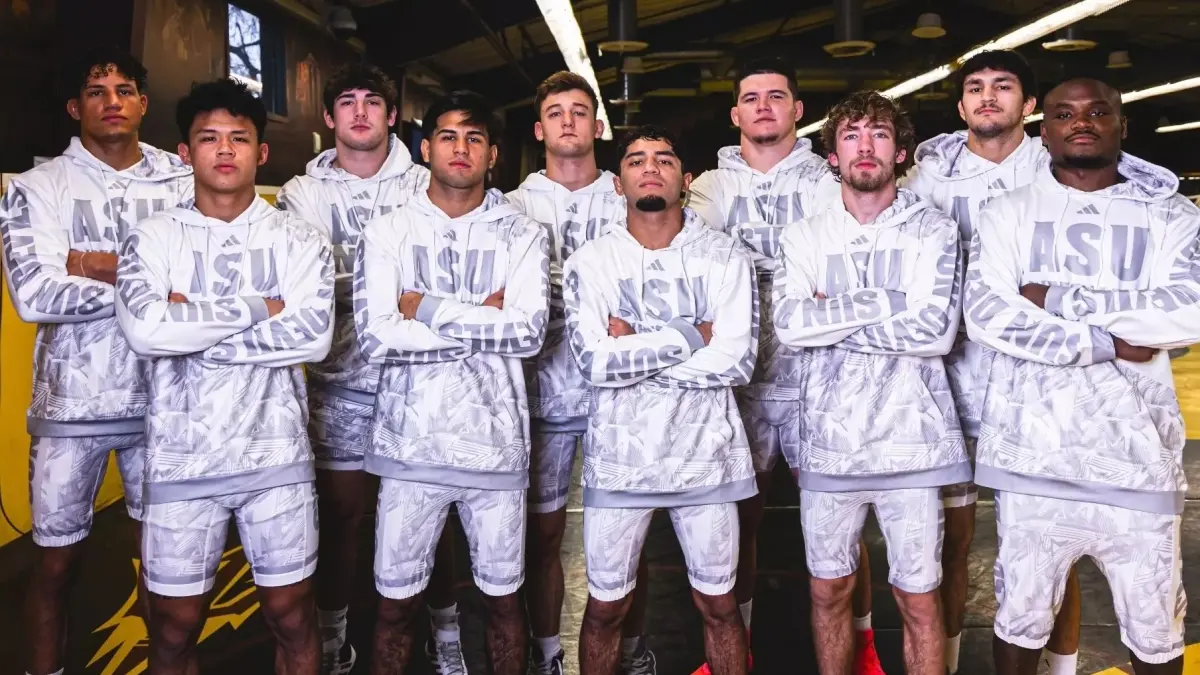 Photo by: Erin Hjerpe/Sun Devil Athletics<br />
ten wrestlers posing in asu uniform
