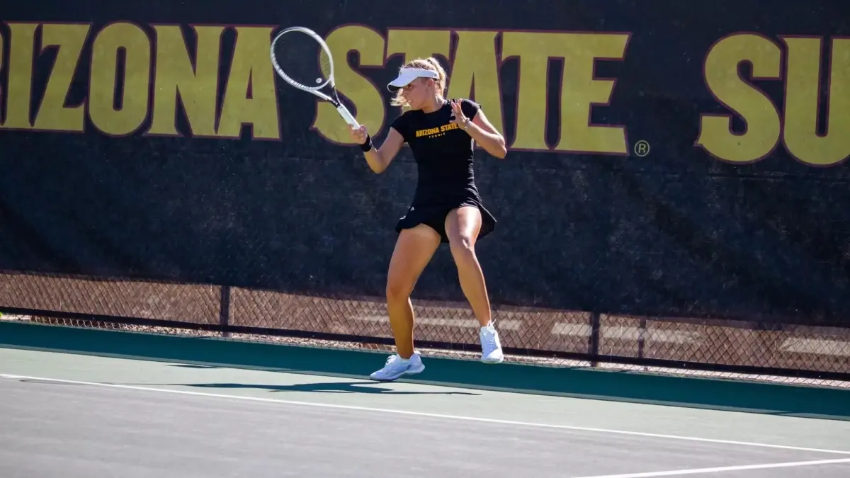 woman tennis player playing woman tennis player playing