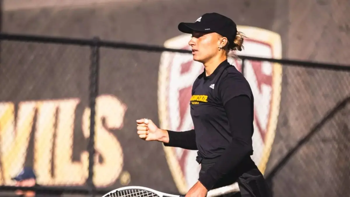 woman tennis player in all black woman tennis player in all black