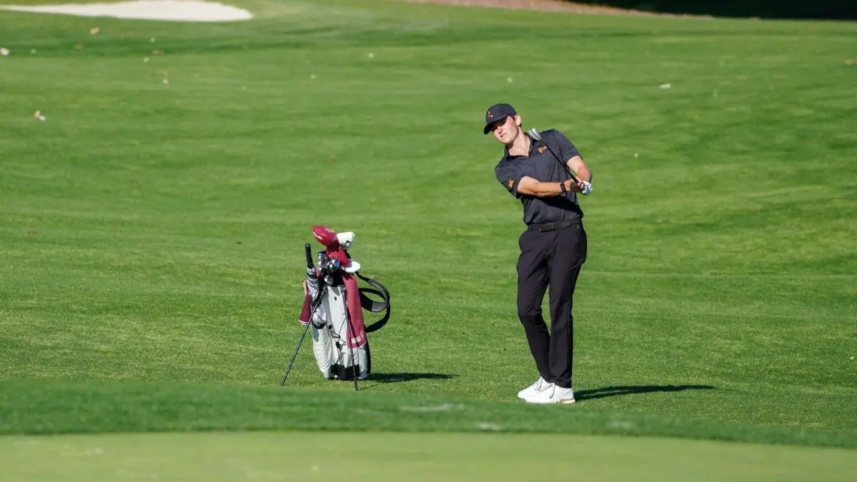 Michael Mjaaseth chipping onto green Michael Mjaaseth chipping onto green