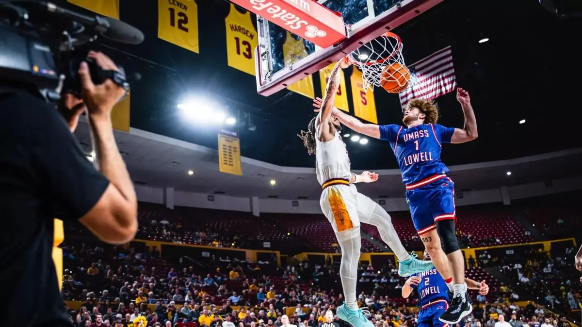 basketball player dunking ball basketball player dunking ball